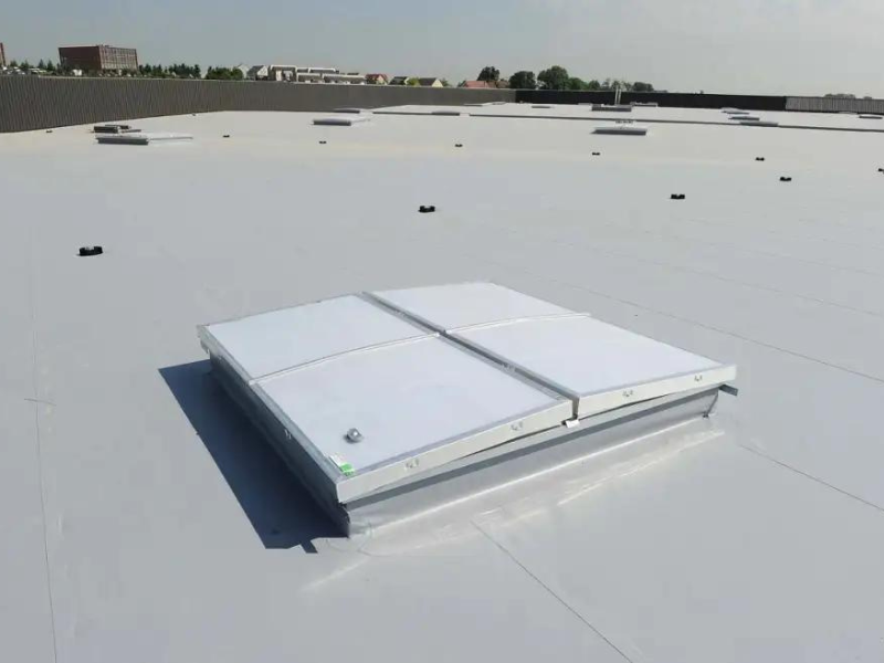 Membrane d'étanchéité PVC posée sur une toiture terrasse